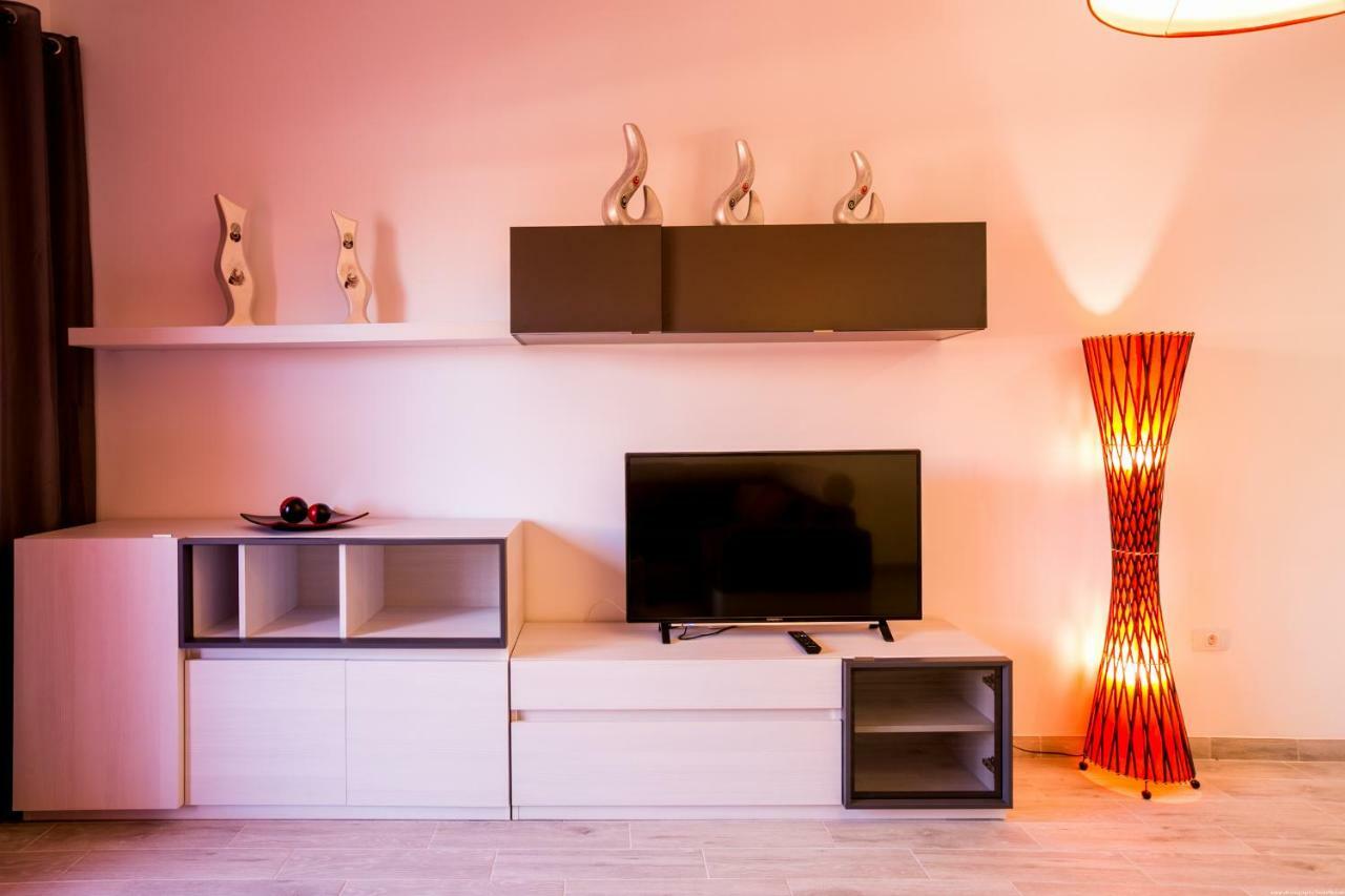 לוס כריסטיאנוס Spacious & Stylish Apartment Los Cristianos מראה חיצוני תמונה